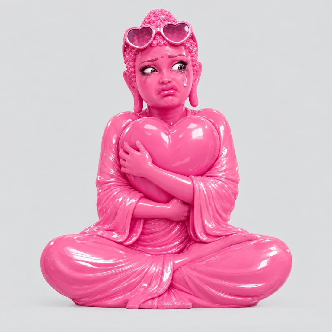하트를 꼭 끌어안고 우는 Queen Buda
